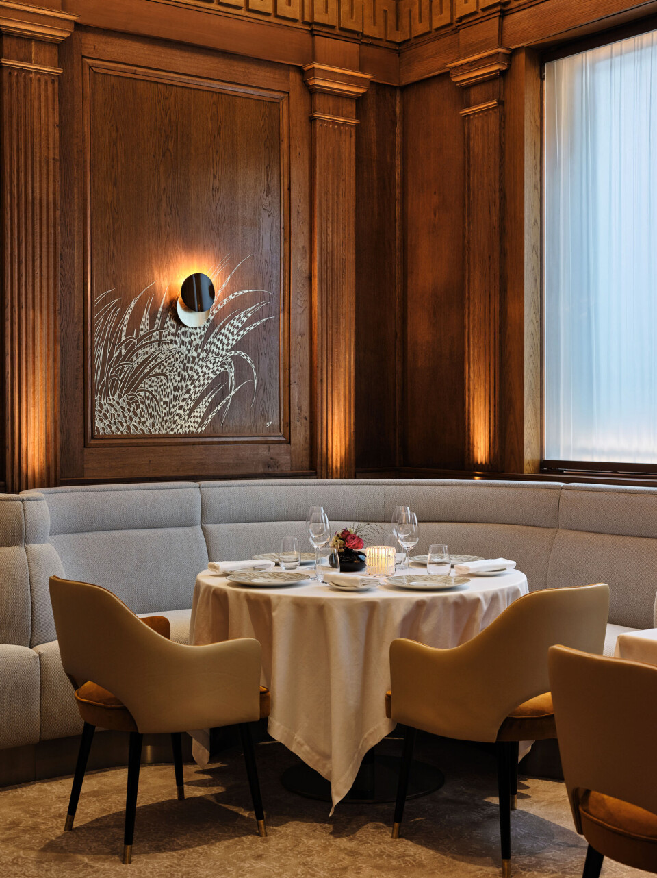 Sådan forløber en aften på en af Paris' mest ikoniske gourmetrestauranter