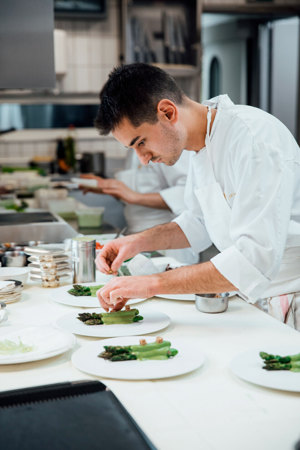 Sådan forløber en aften på en af Paris' mest ikoniske gourmetrestauranter