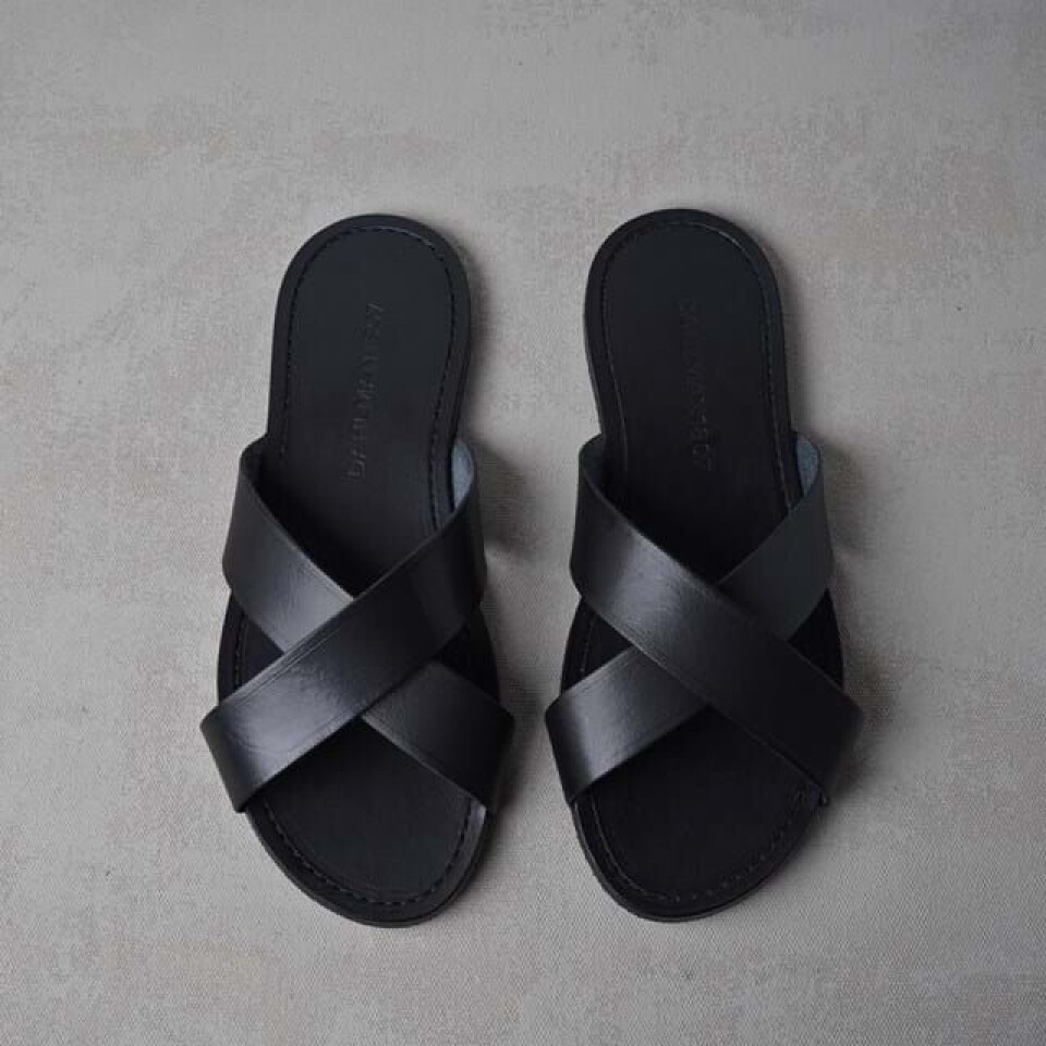 (di)vision åbner deres første butik sandal 1.jpg