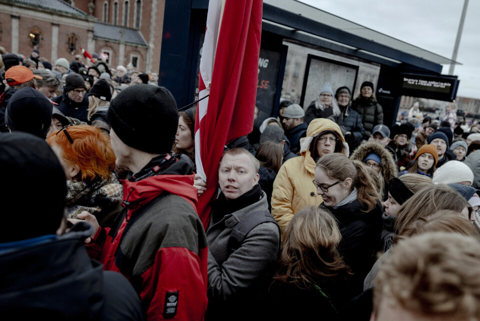 Selv ikke republikanerne kunne afholde sig fra at flage for kongen