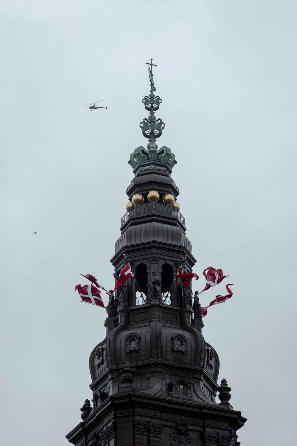 Selv ikke republikanerne kunne afholde sig fra at flage for kongen