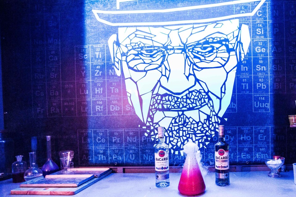 Se billederne: Drik osende cocktails på Breaking Bad-bar i New York
