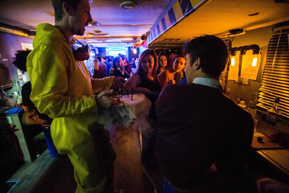 Se billederne: Drik osende cocktails på Breaking Bad-bar i New York
