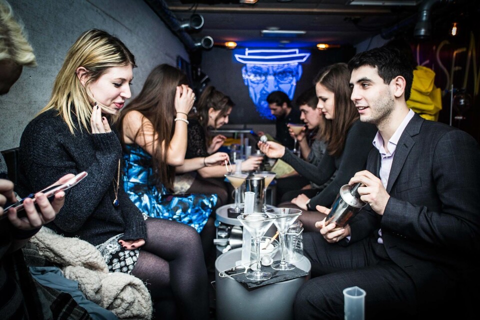 Se billederne: Drik osende cocktails på Breaking Bad-bar i New York