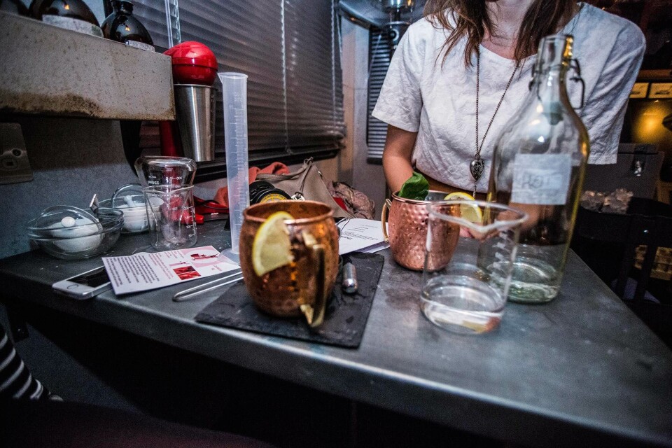 Se billederne: Drik osende cocktails på Breaking Bad-bar i New York