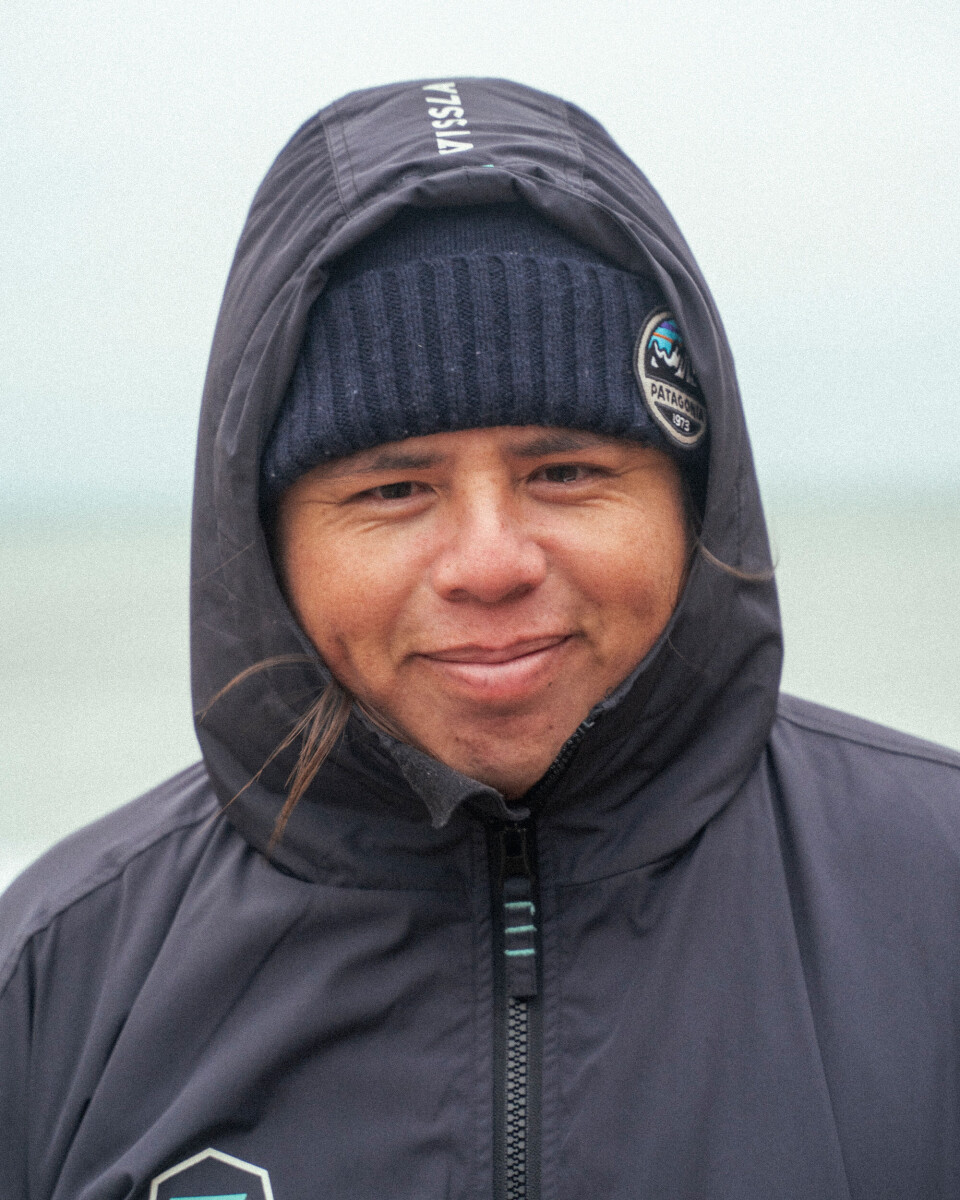 Koko Rojo Ramirez har surfet hele sit liv: ”I Danmark er det bedst at surfe om vinteren”