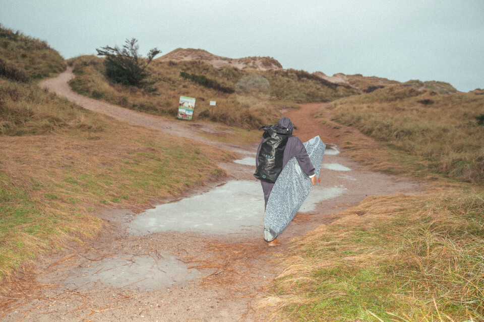 Koko Rojo Ramirez har surfet hele sit liv: ”I Danmark er det bedst at surfe om vinteren”