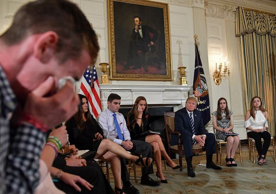 Foto afslører Donald Trumps noter til møde med ofre for skoleskydning