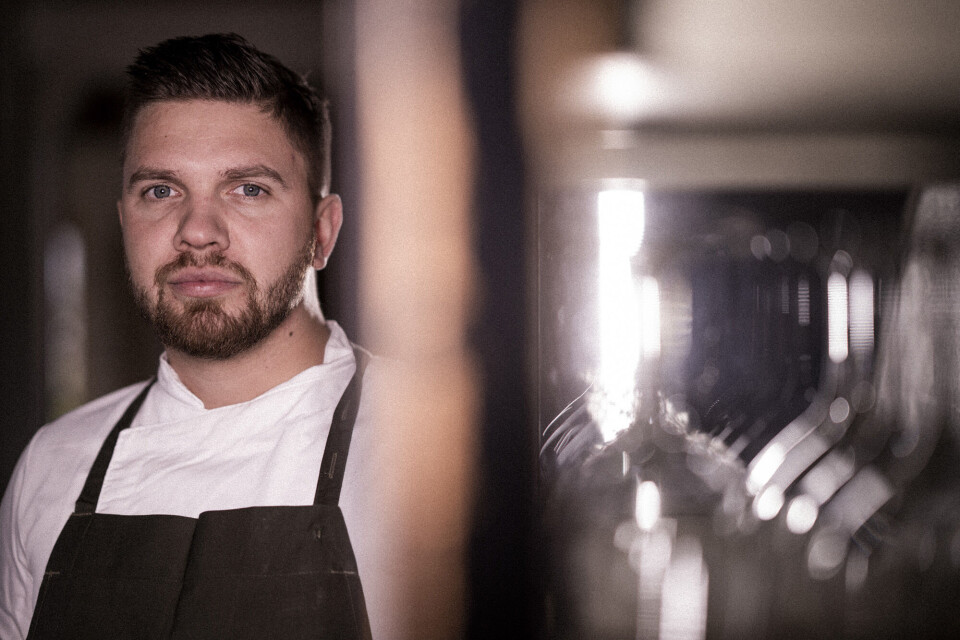 Lasse er kok på Saxo Bank-milliardærs øresort: ”Havtorn og lakrids er det værste, der er sket for dansk gastronomi”