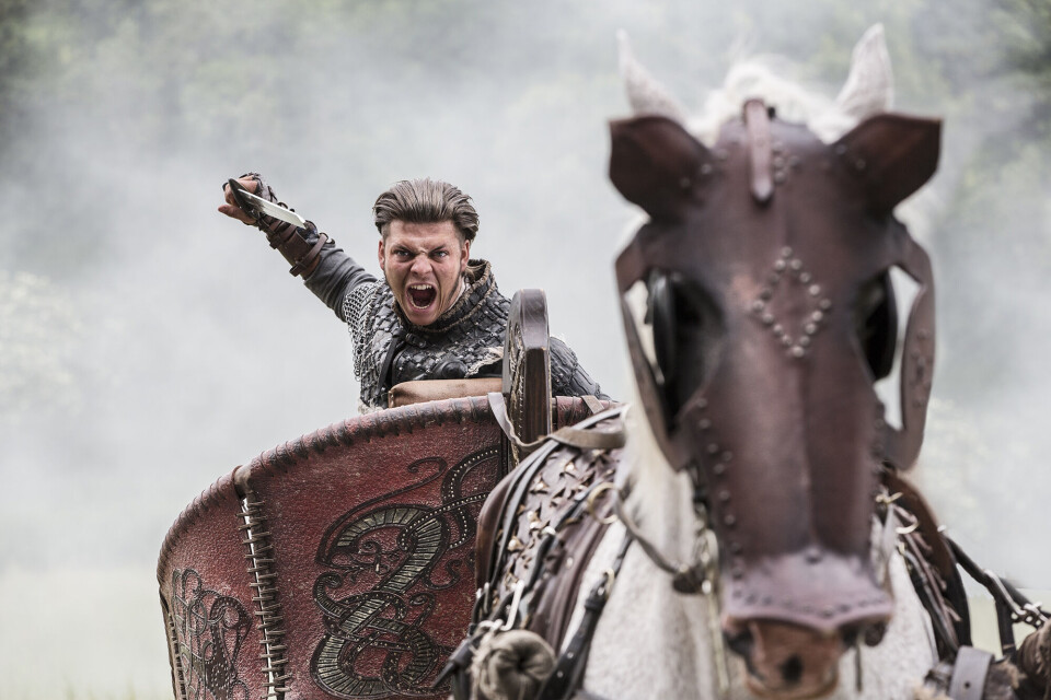 ivar_the_boneless_alex_hogh_andersen_from_vikings_1.jpg