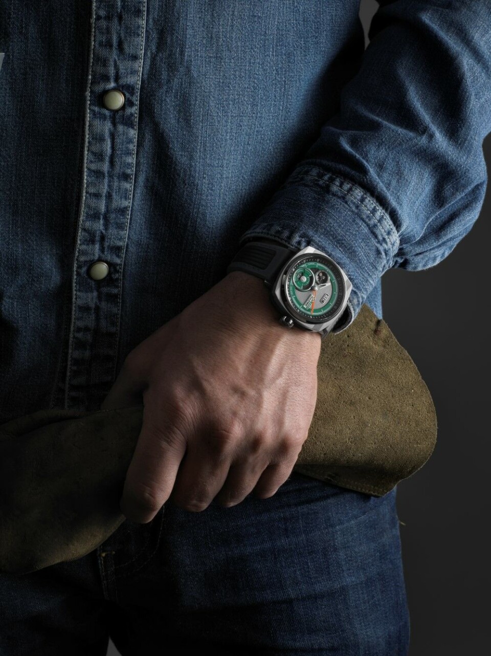 REC Watches P-51 Green Hornet Lifestyle 7.jpg