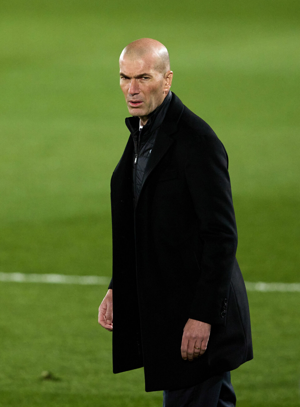 Zinedine Zidane, tidligere fransk mesterspiller, nu træner i Real Madrid, lod tidligt lokkerne falde.