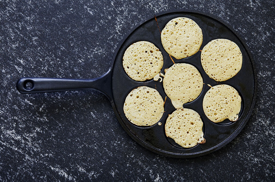 Sort som guld: Sådan spiser du kaviar til oksetartar og blinis
