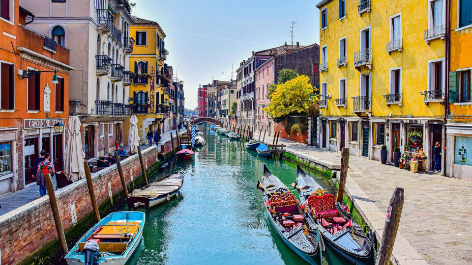 Thomas Blachman blev undfanget i en Wegner-stol, kører Range Rover og hader bælter