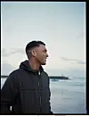 Gilli er landets største popstjerne, men holder sig langt fra ...