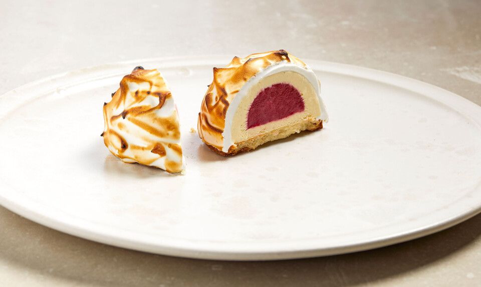 Opskrift: Baked alaska med marcipan, kirsebær og vanilje