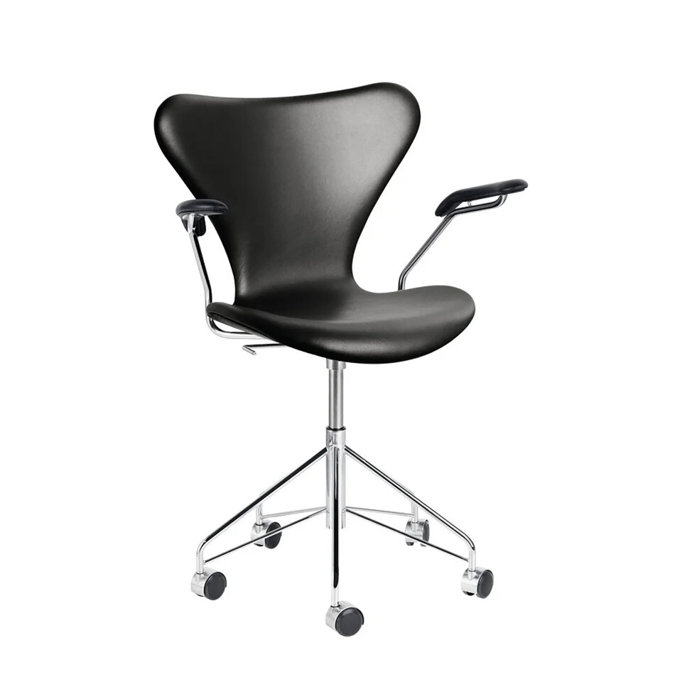 Mads Brügger foragter tidligere S-minister, sover med AirPods i ørerne og har tungekysset med Gud i Mexico