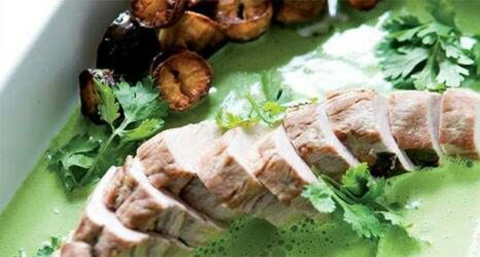 Pocheret svin i krydderurtebouillon med sprøde kartofler
