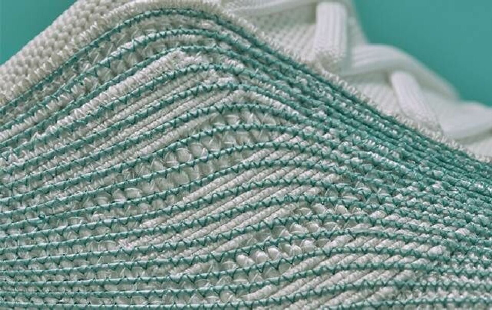 Adidas laver ny løbesko af plastikflasker og fiskenet fra havet