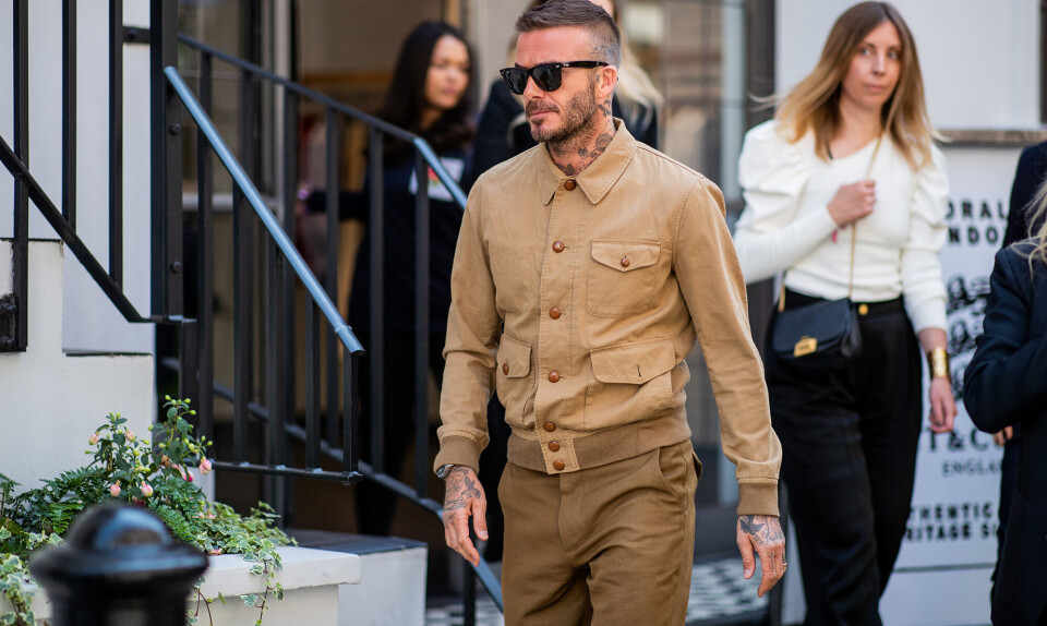 David Beckham går i efterårets mest smarte farve, hvilket er brun.