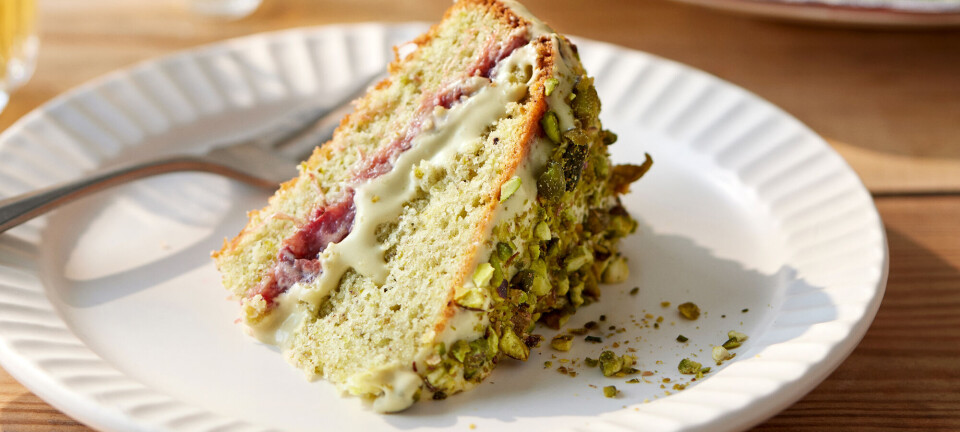 Elsker du nogen meget, meget højt? Så servér den her pistaciekage for dem