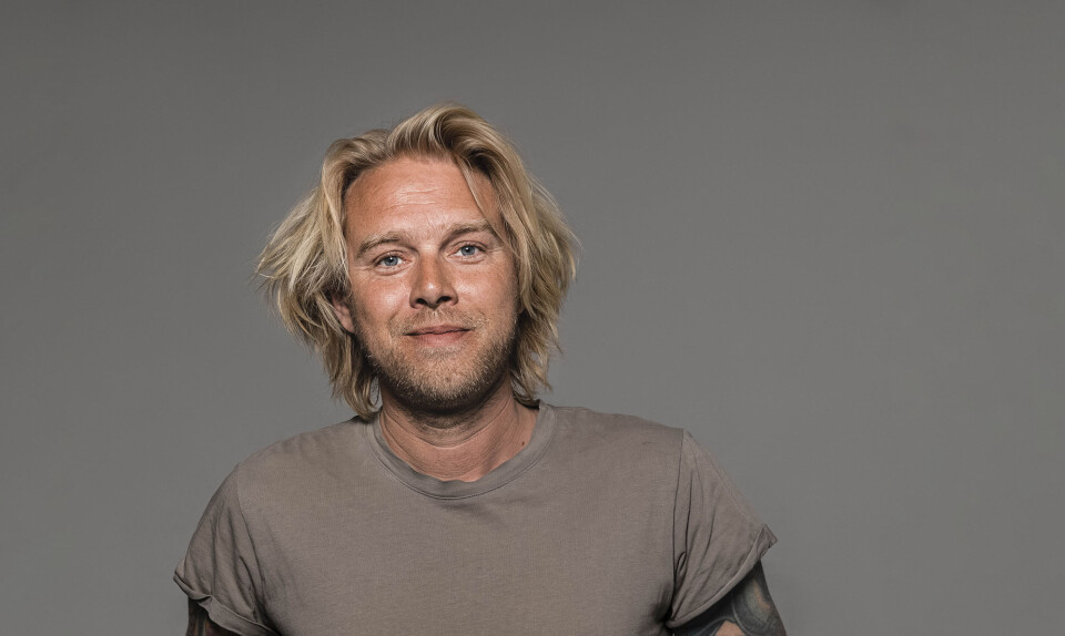 Felix Smith er gået fra at være en af Danmarks mest profilerede tv-værter til at designe tøj – til hundeluftere. Hvad skete der?