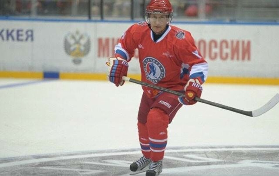 Se video: Putin som målscorer og oplægger i ishockeydyst