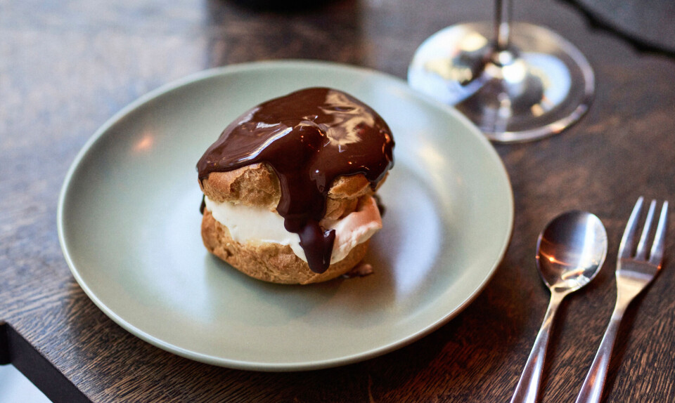 Giv weekendmiddagen en hæderlig afslutning med disse bløde profiteroles