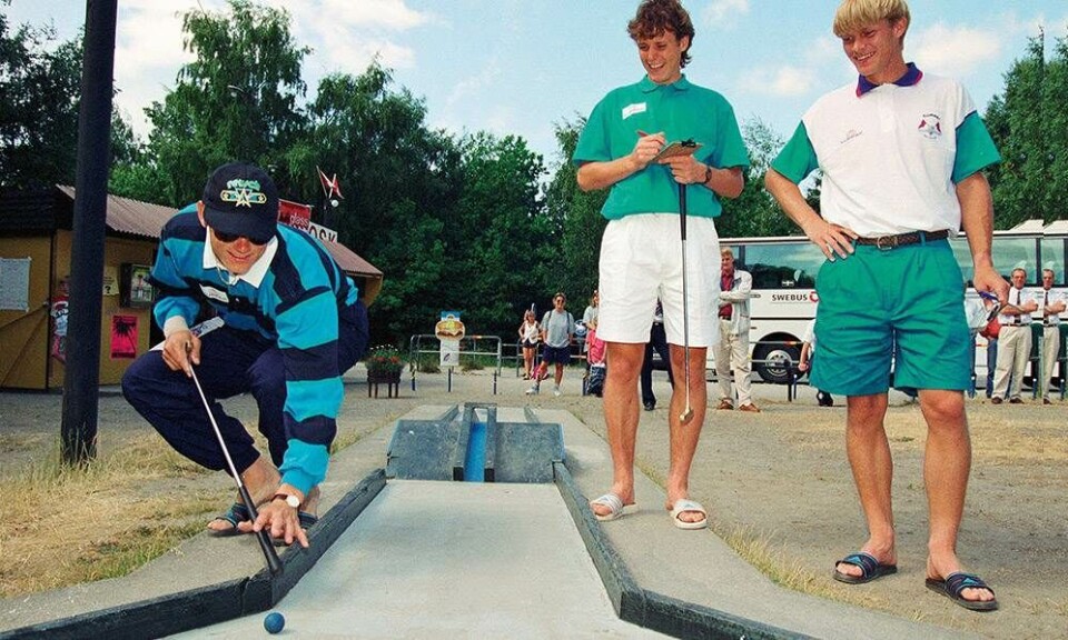 Det danske landshold spiller minigolf ved EM i 92