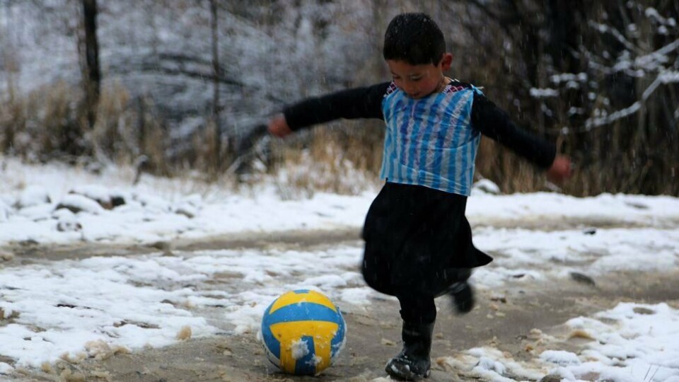 Syvårig afghaner jagtet af Taliban fordi han har mødt Messi