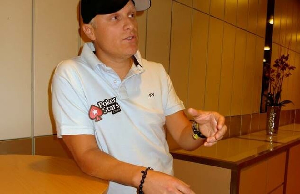 Tre skarpe til pokerspiller Theo Jørgensen