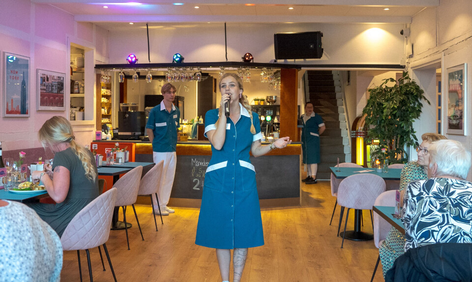 På Pia’s Stardust Diner får du din ballotine serveret af syngende tjenere
