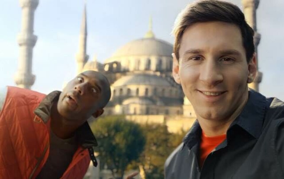 Lionel Messi og Kobe Bryant rejser verden rundt i kamp mod hinanden