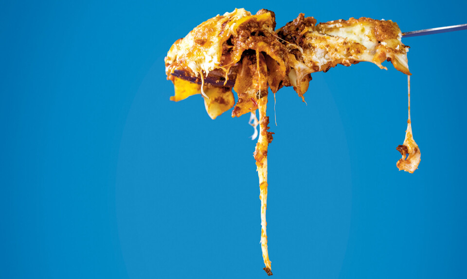 Opskrift: Sådan laver du Mark Lundgaards spicy dådyr-lasagne med tre slags oste