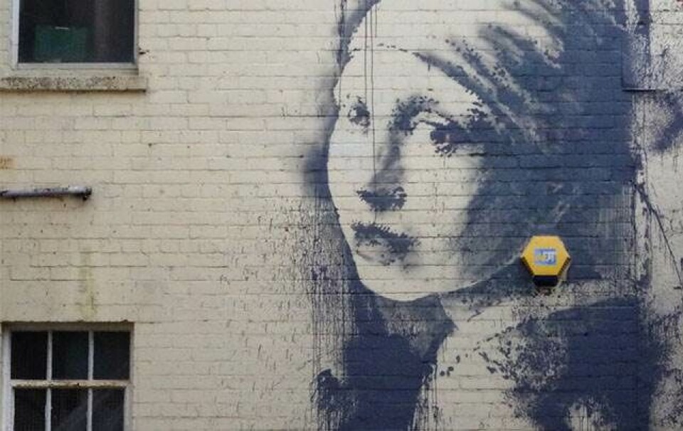 Banksy afviser arrestation med nyt vægmaleri