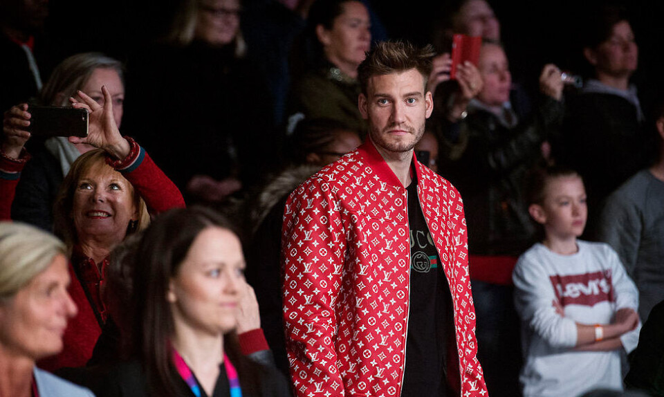 Fredagens detalje: Bendtner giver den fuld gas med Louis Vuitton x Supreme