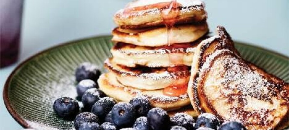 Fluffy pandekager med ricotta og rabarbersirup