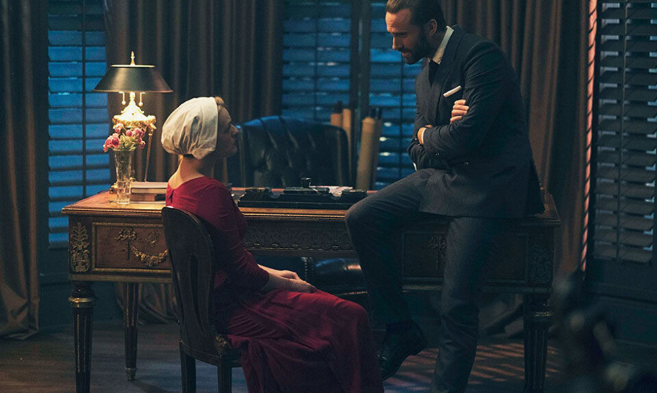 Joseph Fiennes fra 'A Handmaid's Tale': 'Serien minder os om, hvad der kan ske, hvis vi ikke passer på'