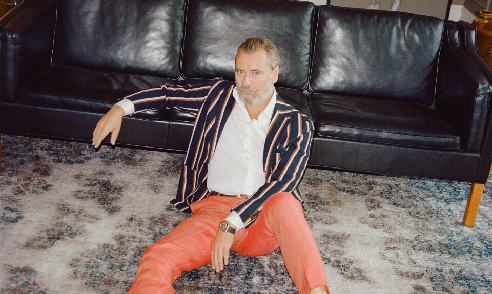 Han sælger boliger til landets rigeste og beslutter sig for prisen på en ejendom, så snart han ser den