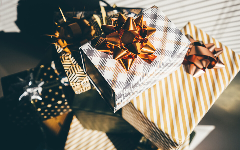 Hjælp til julegaverne: Her er 7 ting, der gerne må ligge under træet