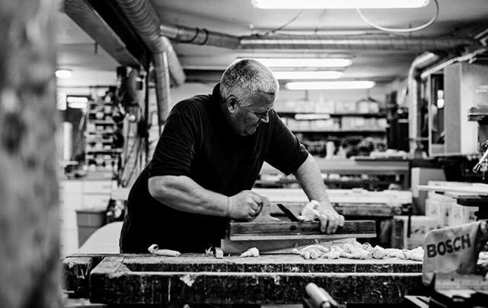 Bjarne er 3. generations møbelsnedker: ”Mange håndværkere mangler stolthed. Der er ikke noget, jeg hader mere end sætningen: Skal vi se at få det lort lavet færdig”