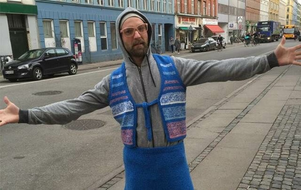 'Wåååw, så står der lige et teaktræsbord. Sygt nok! Så tog jeg det med hjem og puttede det i Den Blå Avis'