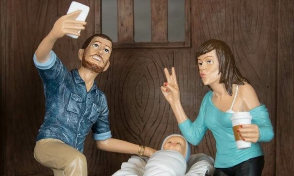 Selfies med Jesusbarnet, vismænd på segways: Her er hipster-julekrybben