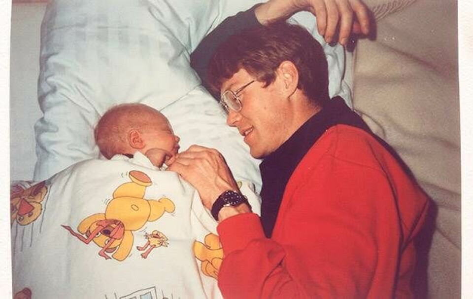 'Jeg lagde øret til hans mund og lyttede. Ingenting. Det var slut. Skikkelsen i sengen var ikke længere min far, men en krop, der langsomt blev stiv og bleg'