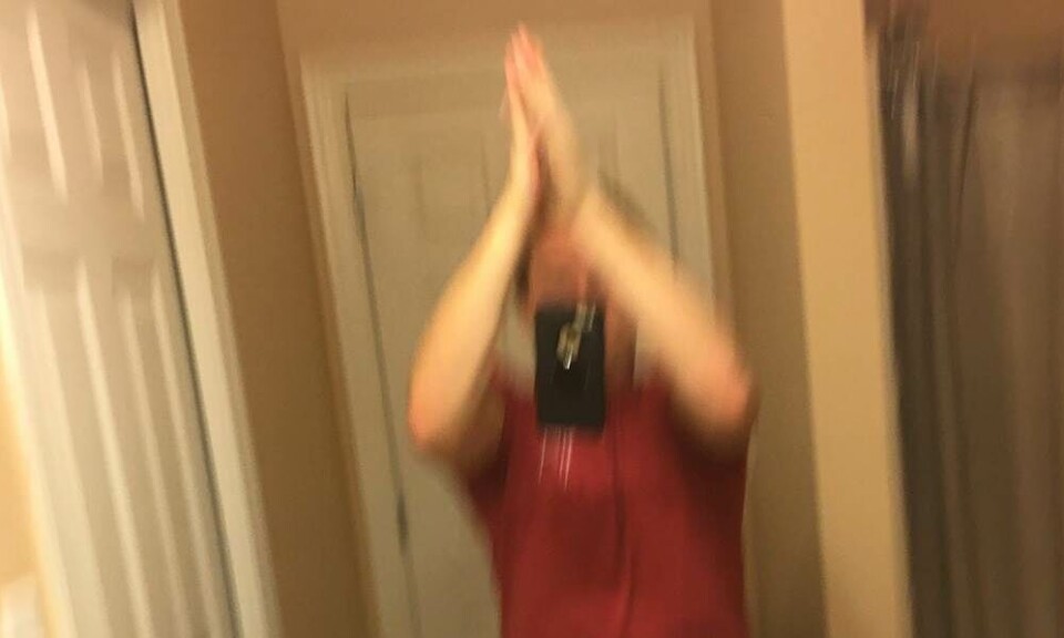 Ny trend: Tag en selfie, mens du giver dig selv en highfive