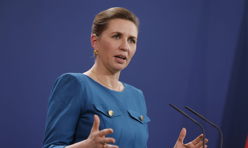 Ny bog tager læseren med til hemmelige logemøder og team building for den nye regering: ”Det er et helt ubeskrevet forløb, vi dykker dybt ned i”