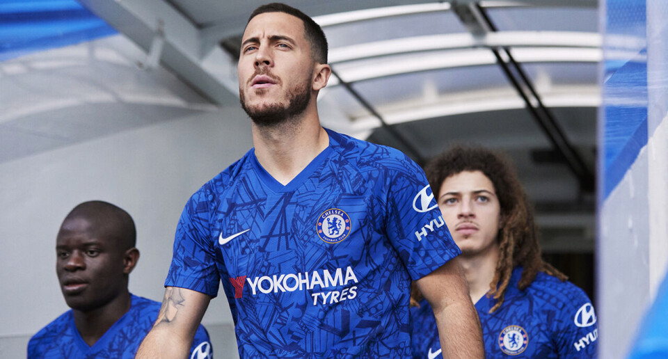 Chelsea præsenterer hjemmebanetrøje med Stamford Bridge-design