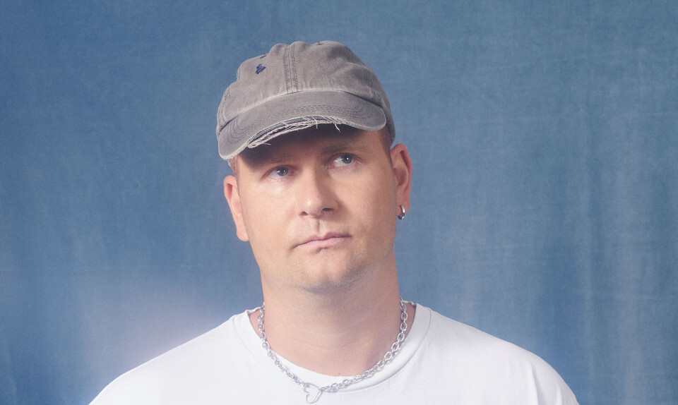 Mads Bo Iversen om at være popstjerne, Phlakes nye plade og at skrive en landeplage på lokummet