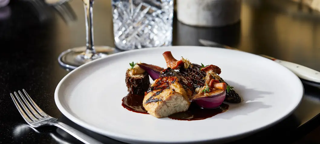 Sublimt smørrebrød, smuk keramik og hyggelig kro-stemning: Det skal du spise, se og opleve på Fyn
