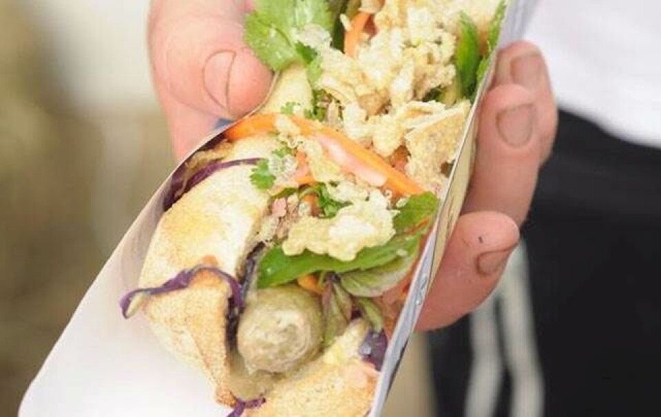 Manden i centrum: Hotdogmester væltet af tronen